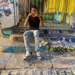 Happy feet (feat. Chino)