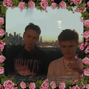 Moscow Never Sleeps (feat. лунаси)