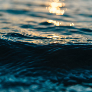 水
