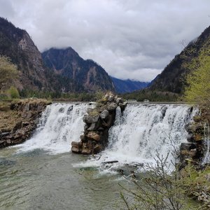 北风雨雪恨难裁