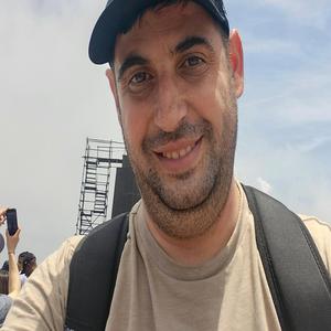 Алия возми за ручки