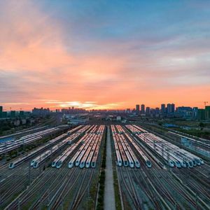 未来正来 万象日新 伴奏