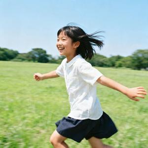 自由地笑自由地跑