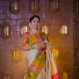 Marainthirunthu Paarkkum