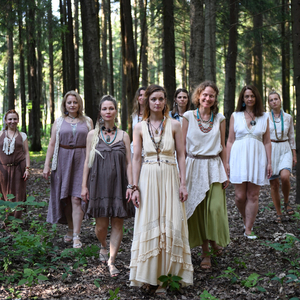 Из бору, бору