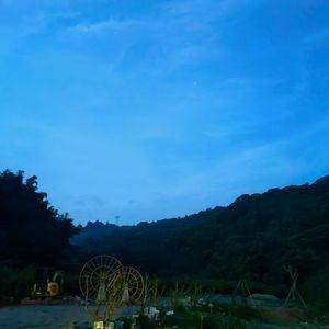 云霞落日天边+不寂寞的夜