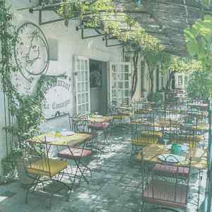 柔和的午餐时间时刻