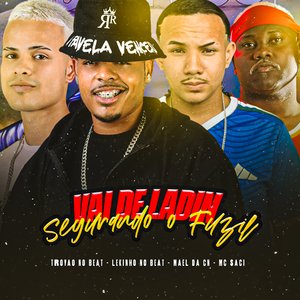 Vai de Ladin Segurando o Fuzil