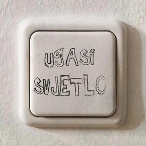 UGASI SVJETLO