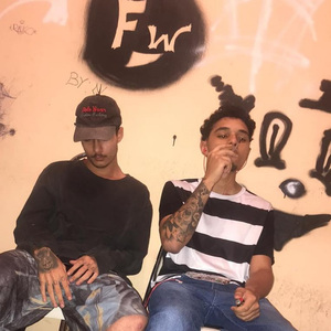 Não Gosto Deles e Nem Eles de Mim.