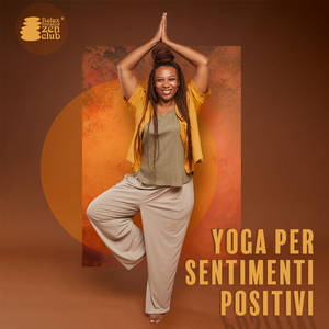 Pratica yoga sul prato