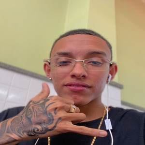 A CALCINHA DA FRENTE ELA VAI MOSTRANDO