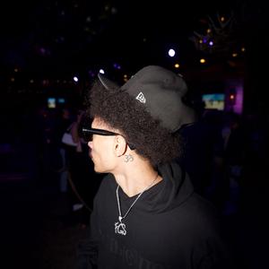 Neck On A Yacht (BenMix)