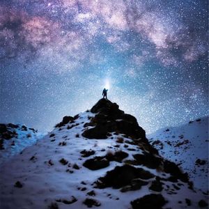 轻轻草地漫步行