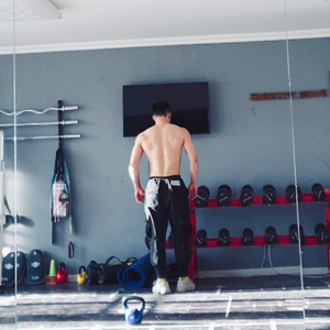 不在（翻自 郭安旭）