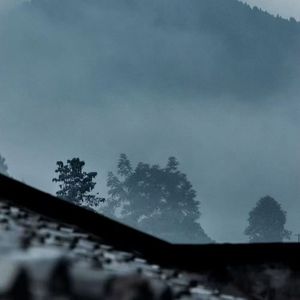 歌名：流水不争先