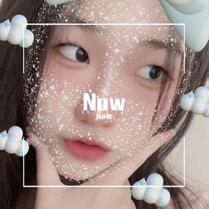 我们打着光脚在风车下跑，手上的狗尾巴草摇啊摇（风是从哪儿来wu）