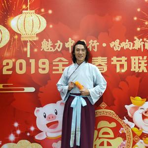 胜峰山下桃花缘（现场版） 伴奏