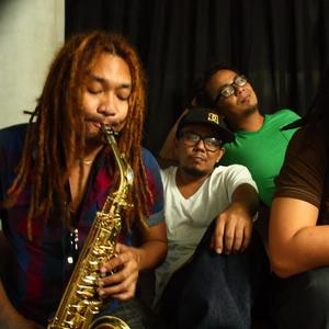 Baliw (yakap ng baliw) (feat. Clarasbliss & Dreadmyk)