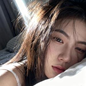 再次看到你微凉晨光里