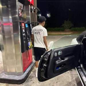 Who want smoke with us？