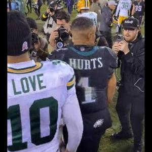 LOVE HURTS (feat. BG Glacc)