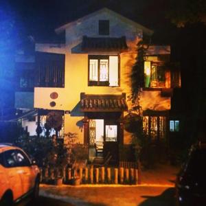 我在西湖的西边开了一家小店