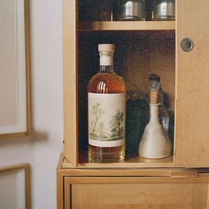 Hans, hol den Schnaps aus dem Schrank!