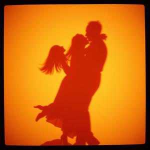 Curly Mexican in Fishnets（黑色网袜的墨西哥卷发女郎）