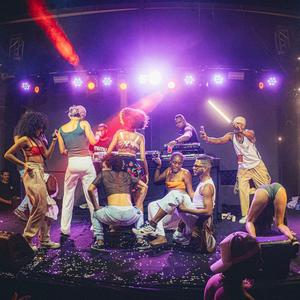 Ela Trava Buceta Na Ponta da Pica