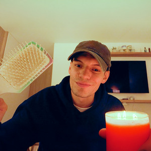 Llego a tu habitación y te saludo - I arrive at your room and greet you