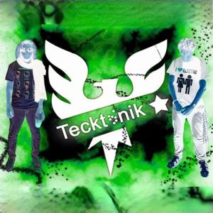Tecktonik (feat. uwuzeke)