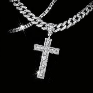 Cross on my chain (feat. Vennisay)
