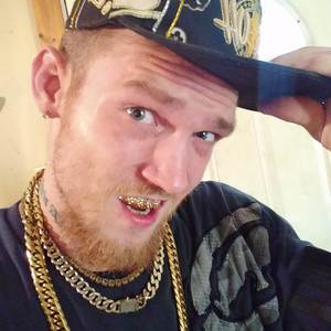 Got money in bank make your pussy sing sing