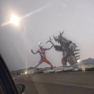 别坐着，蹦起来