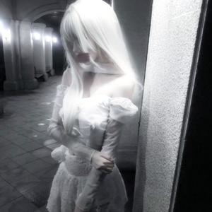 我在空荡荡的房间里