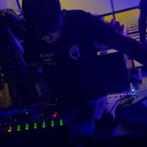 V DE VIERNES Y V DE VINILO