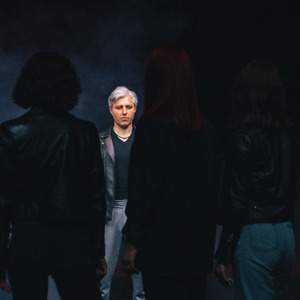 Не буди меня (в мире пусто, когда каждый за себя)