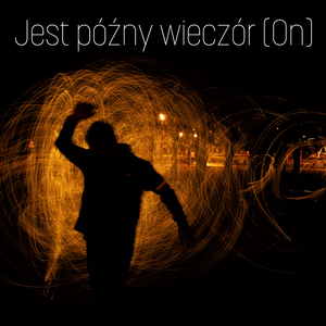 Jest późny wieczór (on)