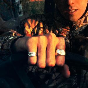 Moons (feat. Shakkalo)