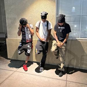 Shark Back (feat. Omb.yvngDD & Omb.dooda)