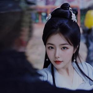 土坡上的狗尾巴草（爷在声乐界修仙）