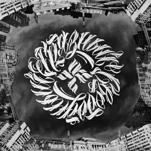 Играет против