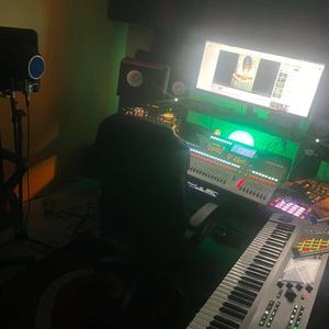 Trollin (feat. Momoneyluhj)