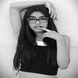 Isabela K. (Podej mi ruku)