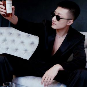 旧窗帘与未拆的信