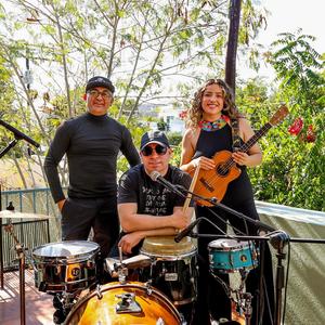 Flores (feat. María Martí)