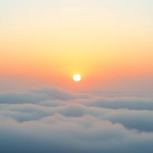 06 미니멀한 피아노 레이어와 주변 질감이 있는 부드러운 아침 햇살