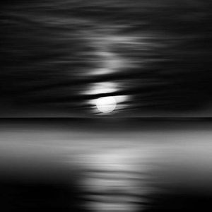 把悲伤留给自己