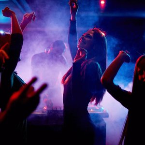 爱一万次够不够